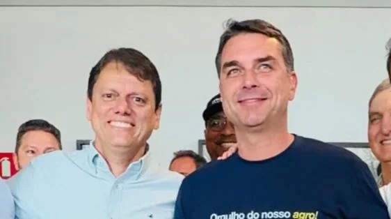 Flávio e Tarcísio visitam juntos a Agrishow