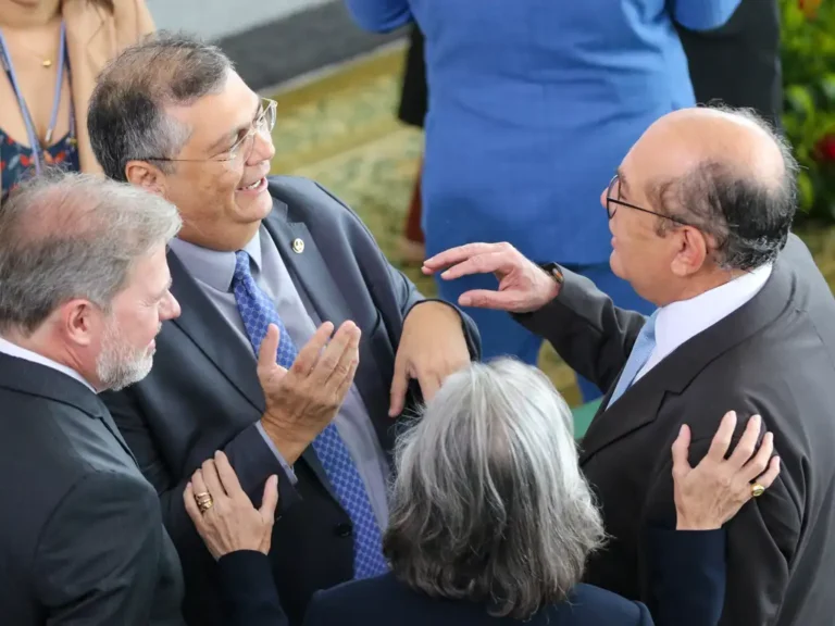 Dino sofre acidente doméstico e desfalca evento de colega