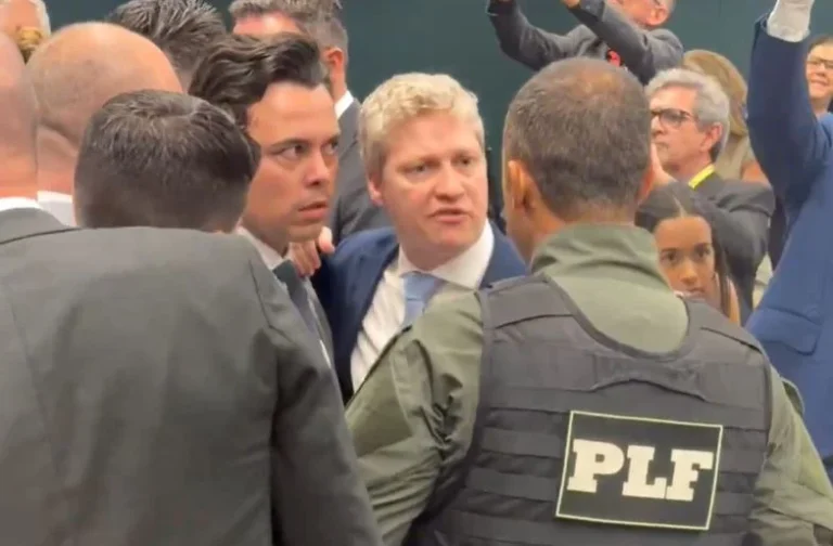 Polícia da Câmara tenta prender advogado Jeffrey Chiquini