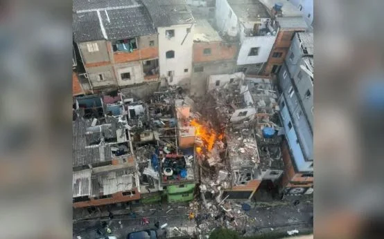 Explosão em casa provoca incêndio, destruição e deixa feridos na Zona Oeste de SP
