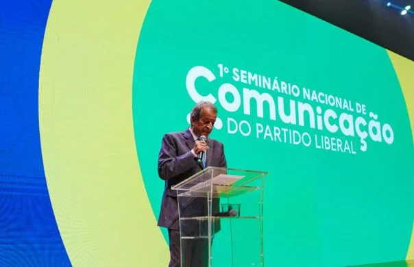 Valdemar faz anúncio sobre candidatura de Flávio e rebate reportagem
