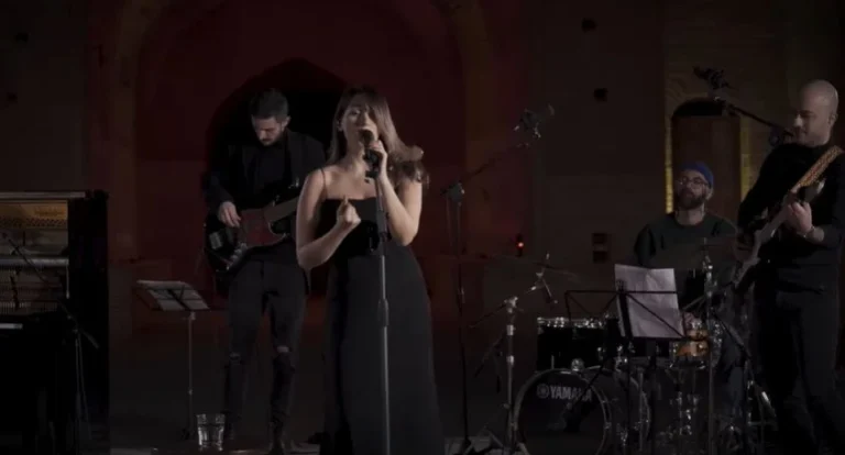 A punição do Irã a uma cantora que se apresentou sem véu
