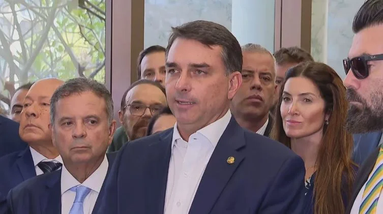 Flávio anuncia que vai suspender reforma tributária