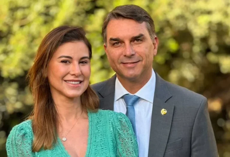 Esposa de Flávio Bolsonaro se manifesta após acusações de Michelle