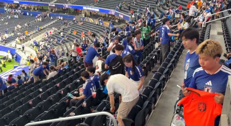 Torcedores do Japão limpam estádio após estreia na Copa