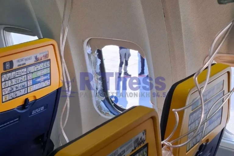 Desespero: passageiro é parcialmente sugado para fora de avião após janela abrir