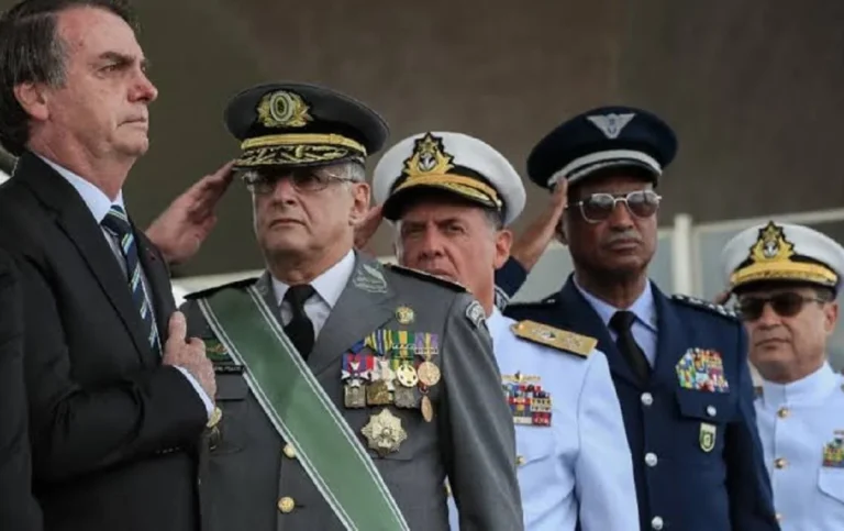Carlos Bolsonaro: colocar militares no governo foi um erro do meu pai