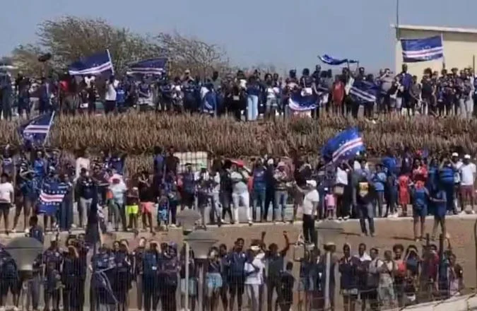 Jogadores de Cabo Verde são recebidos com heróis