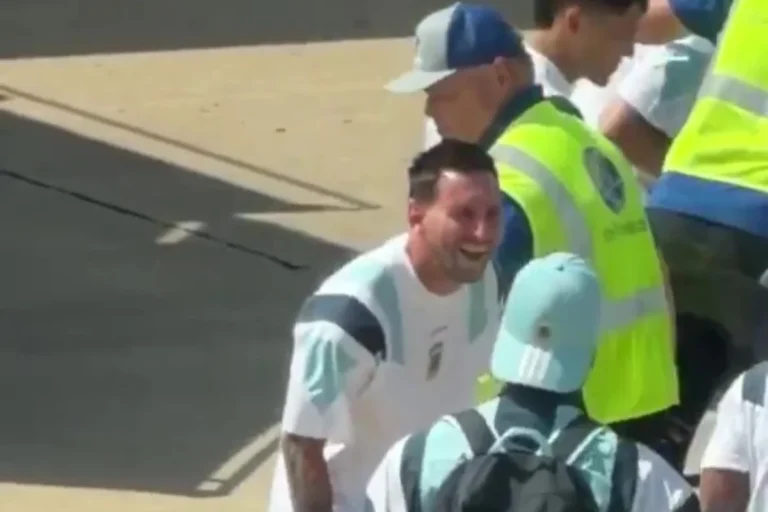 Messi dá gargalhada após ser revistado no aeroporto de Miami