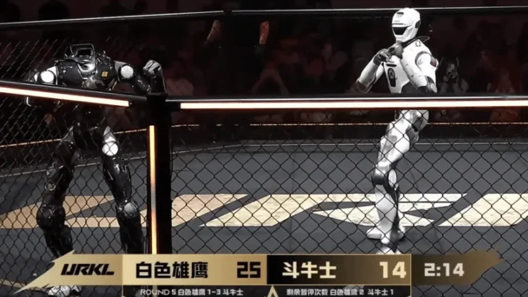 China promove MMA de robôs humanoides
