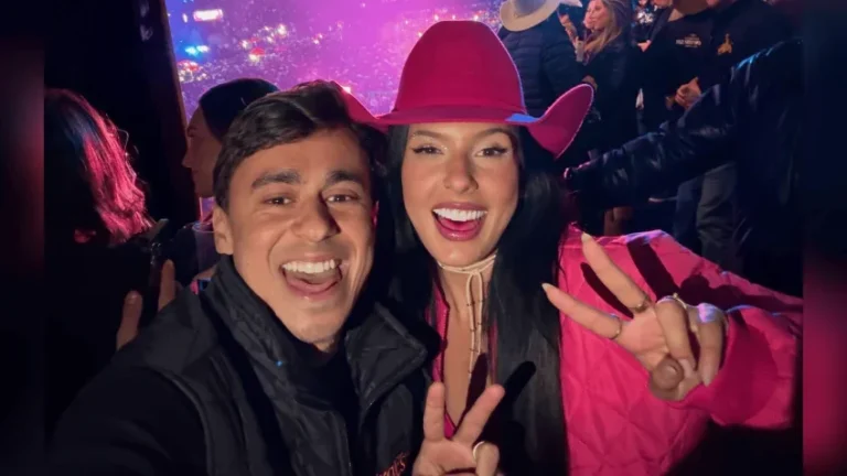 Ana Castela posa ao lado de Nikolas e faz gesto ligado a Bolsonaro