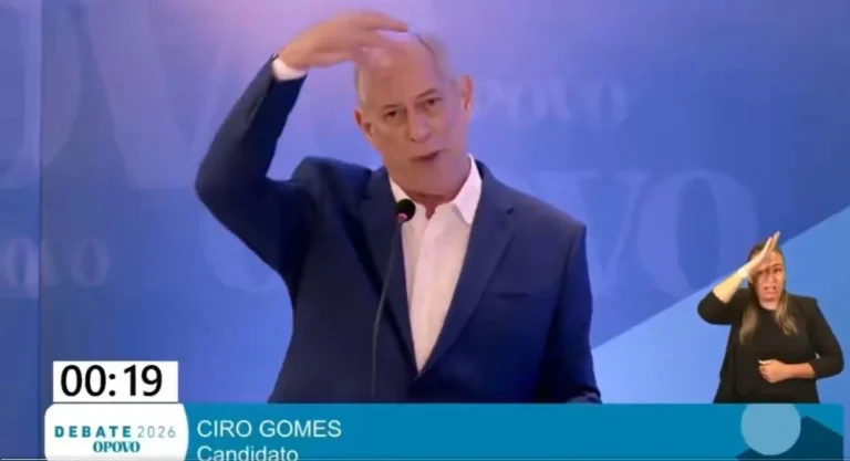 Ciro Gomes: única inveja de Camilo Santana é o ‘rabo de guaxinim’ que ele colocou na cabeça