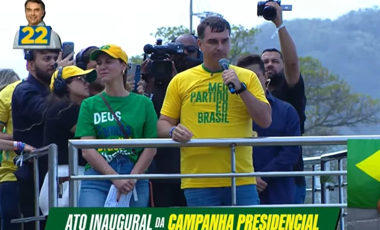 ‘O Brasil vai vencer’: Flávio Bolsonaro faz ato inaugural de campanha à Presidência