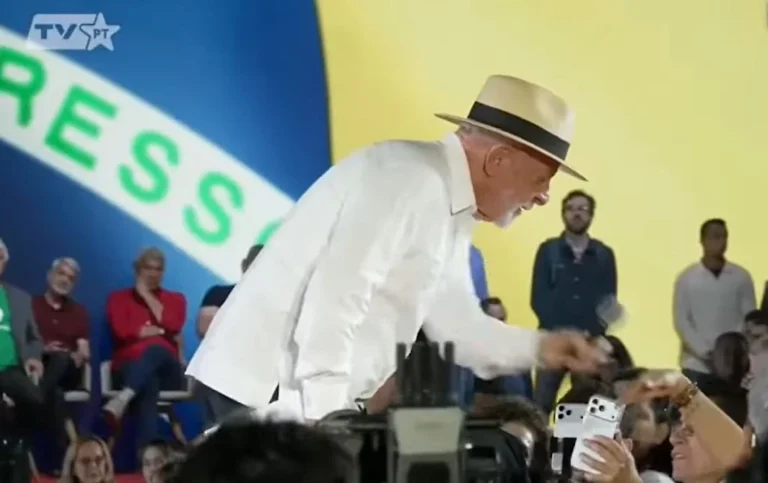 Janja e Lula divergem em público sobre gravidez na adolescência