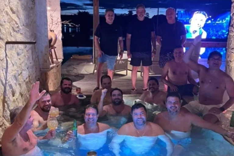Agora: Ramagem se manifesta sobre foto vazada em piscina ao lado de políticos e alvo do caso INSS