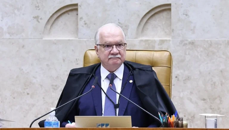 Agora: Fachin se manifesta após analisar mensagens envolvendo Moraes