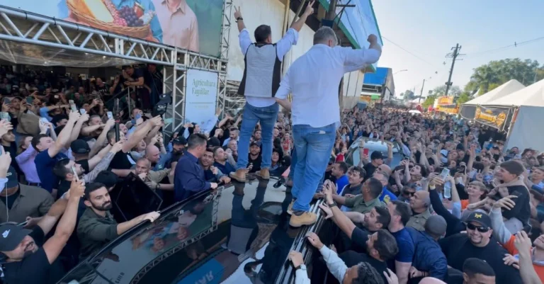 Flávio é ovacionado na Expointer, no Rio Grande do Sul