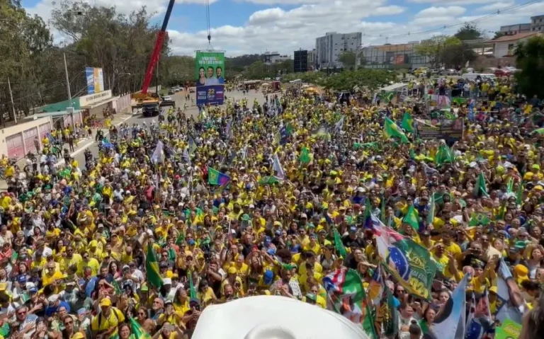 Flávio faz comício e motociata em campanha na Bahia