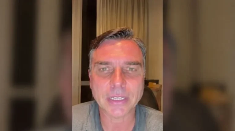 Flávio Bolsonaro quebra silêncio após viagem aos EUA