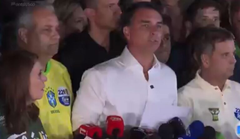 Flávio Bolsonaro anuncia pedido de anulação da eleição e faz acusação ao STF