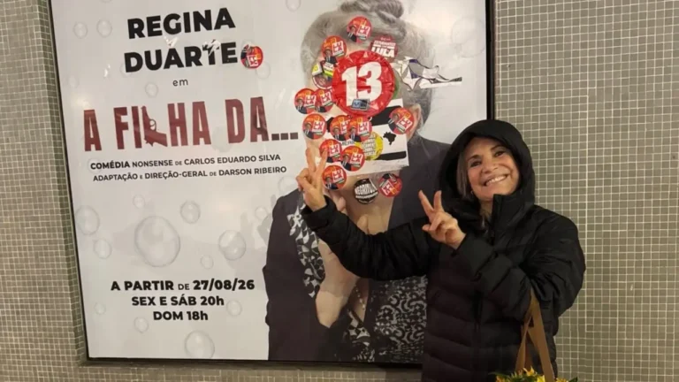 Regina Duarte tem cartaz de espetáculo vandalizado e reage com ironia